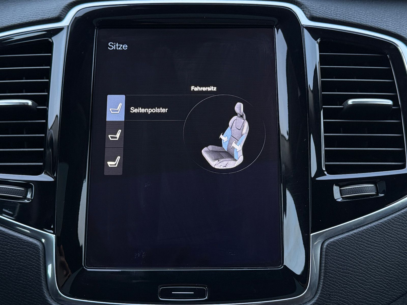 Fahrzeugabbildung Volvo XC90 INSCRIPTION AWD PANO HUD SITZKLIMA MEMORY