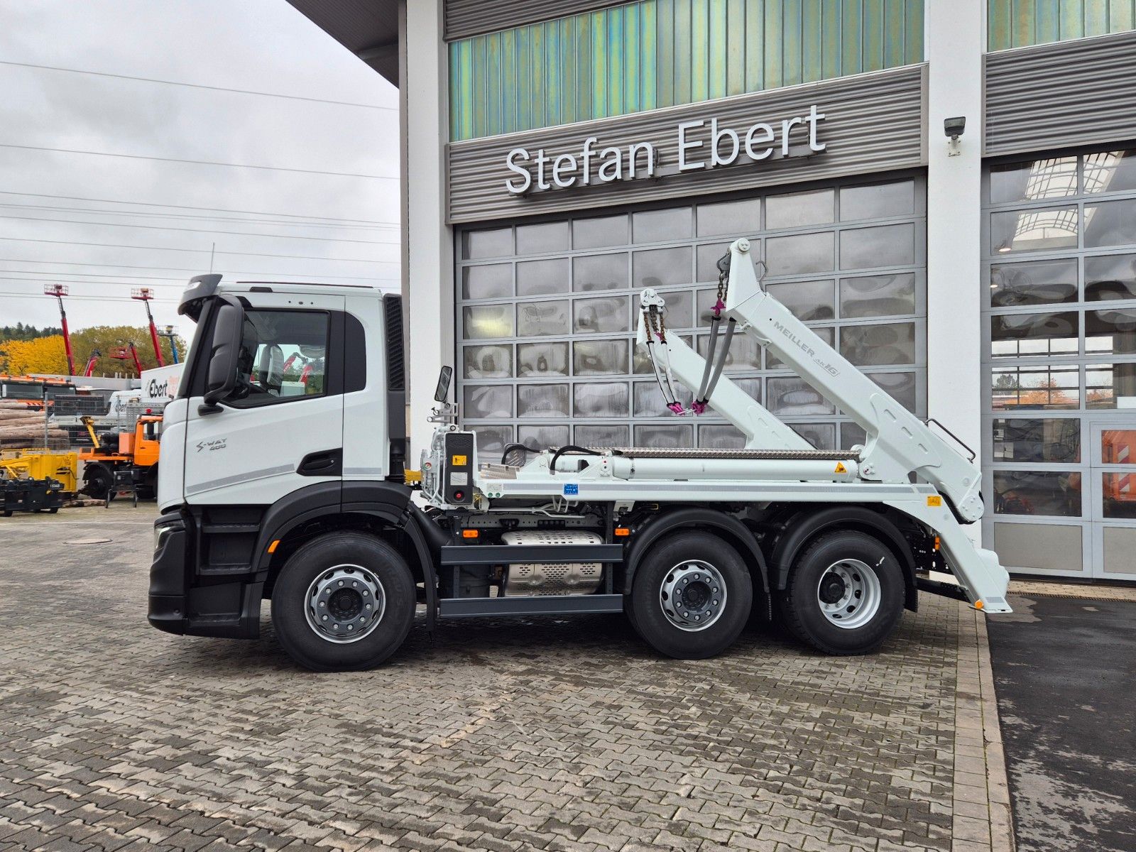 Fahrzeugabbildung Iveco AD260S40X/P Meiller AK16. T Funk AHK