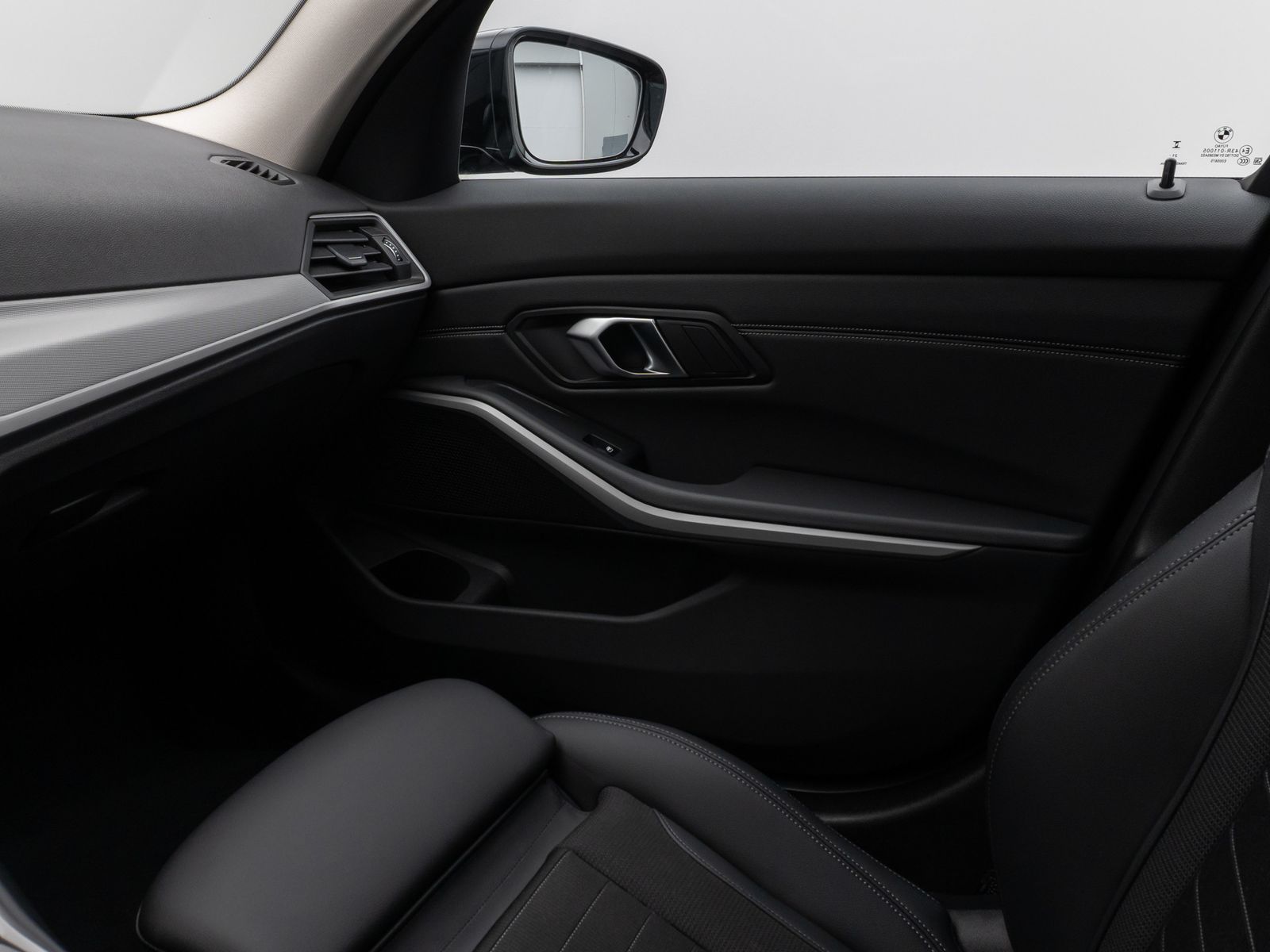 Fahrzeugabbildung BMW 330e DAB CockPit+ PDC Geschwindigkeitsreg Sport