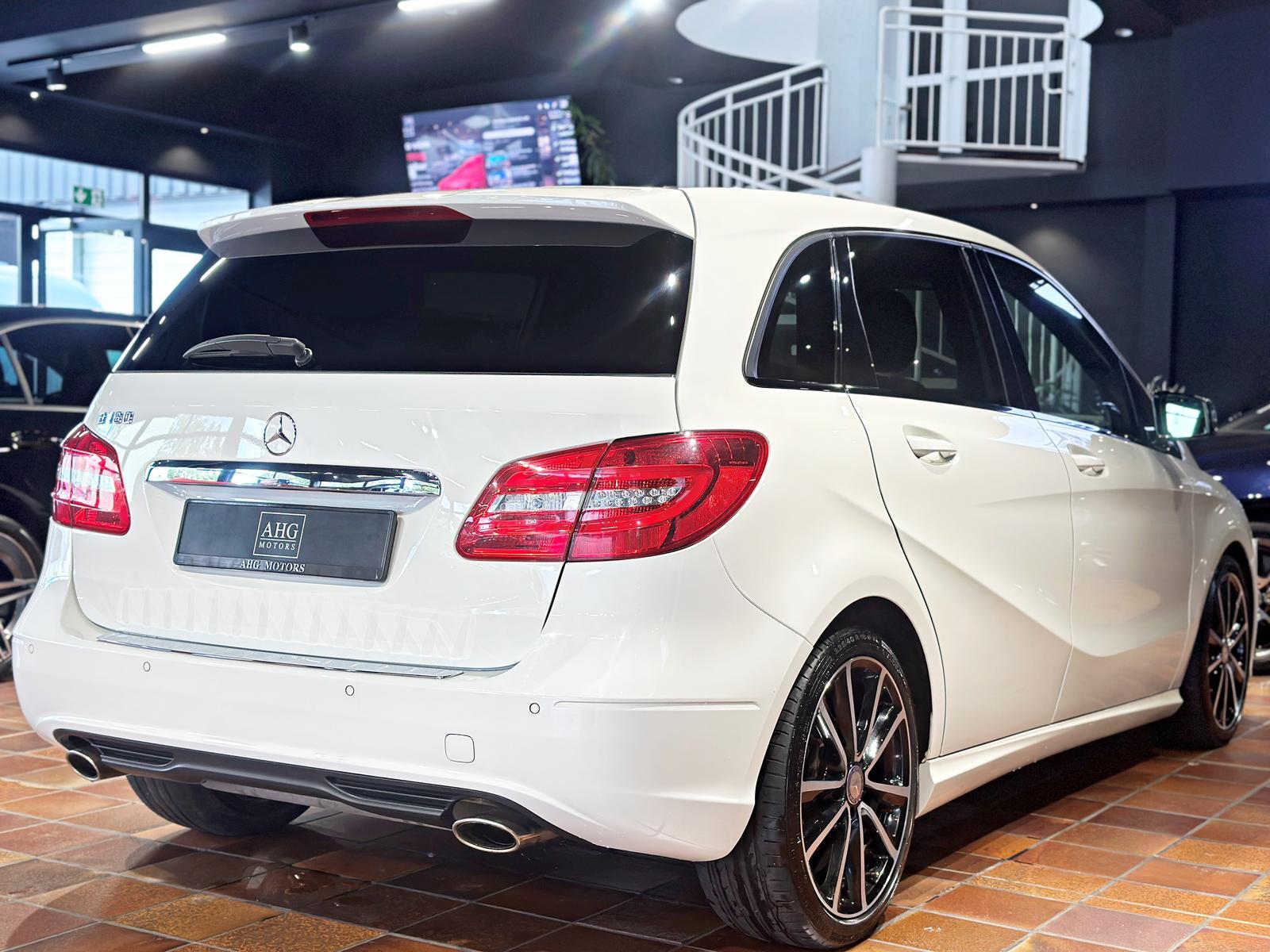 Mercedes-Benz B 180 AMG SPORTPAKET NIGHTPAKET SHZ 18"LM 1.HAND