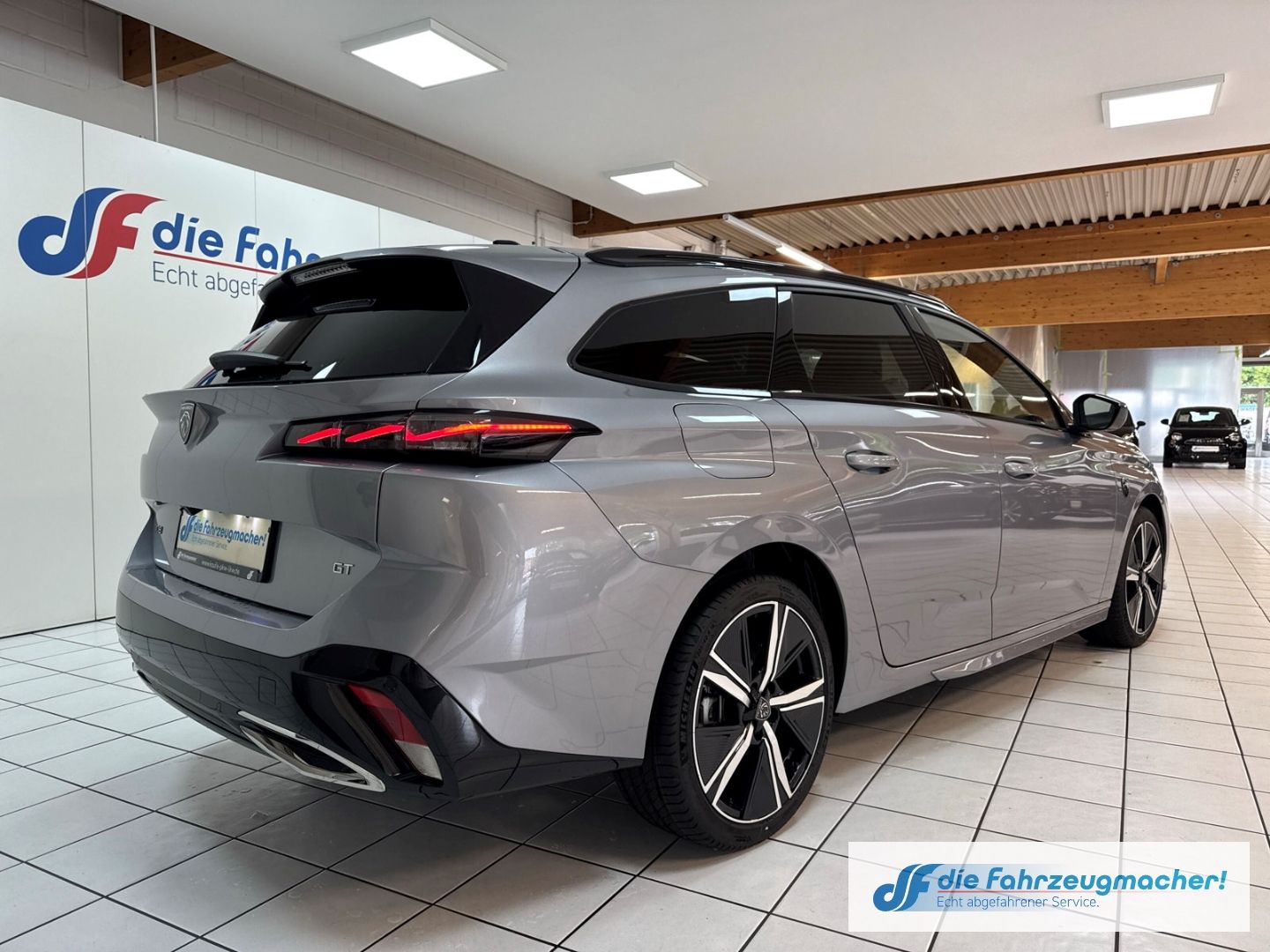 Fahrzeugabbildung Peugeot 308 SW GT Navi Digitales Cockpit Memory Sitze 36