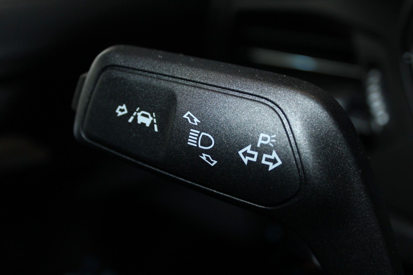 Fahrzeugabbildung Ford Focus ST-Line AHK GJR LED B&O ACC CAM SOFORT