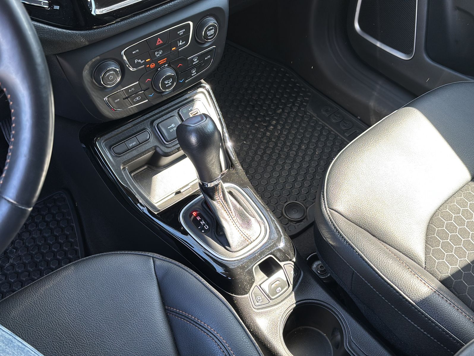 Fahrzeugabbildung Jeep Compass Limited FWD