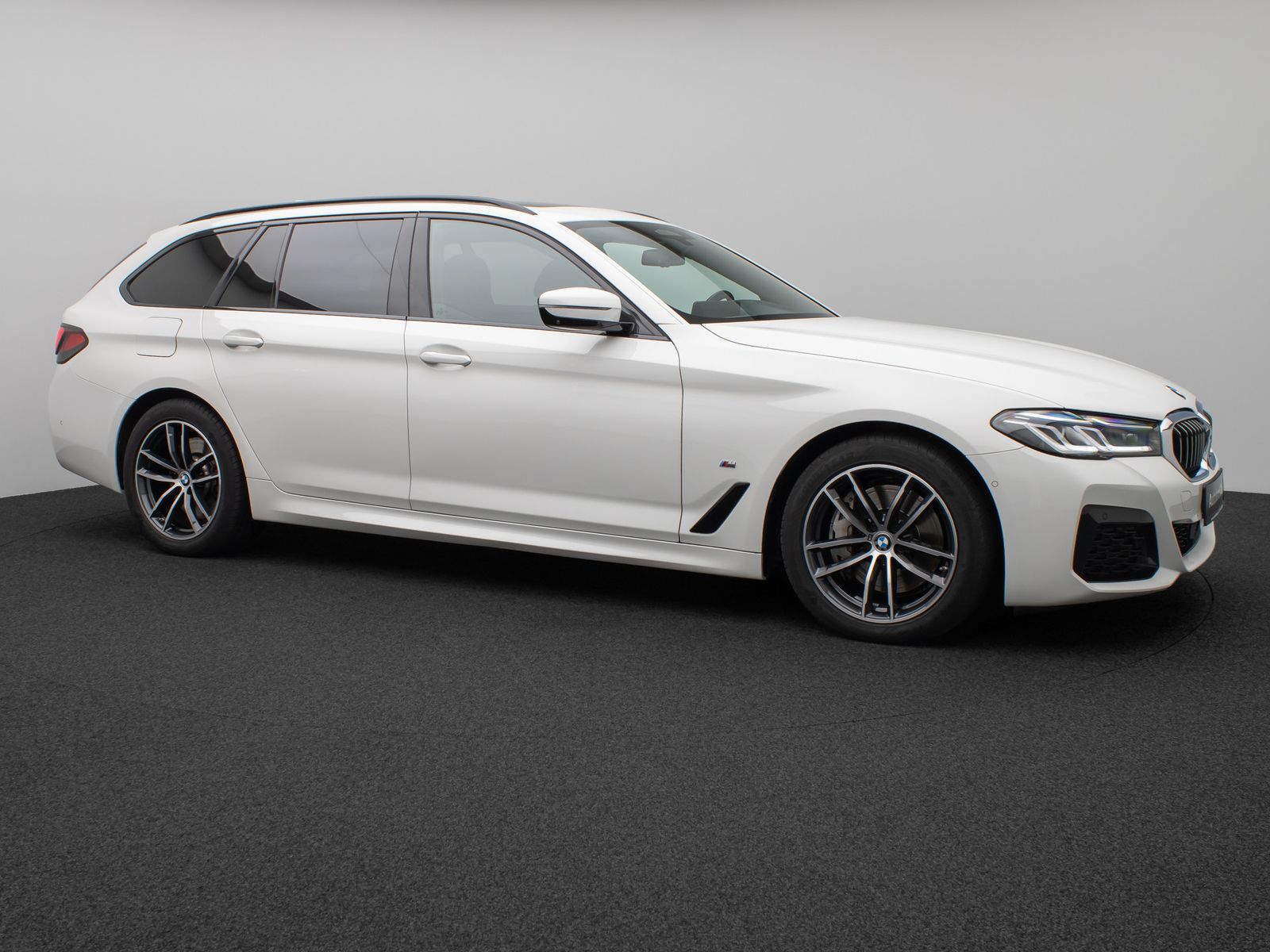 Fahrzeugabbildung BMW 530d xD M Sport Panorama Laser 360°HUD DAB H/K