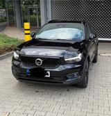 Volvo XC40 D4 AWD Momentum Pro Geartronic Momentum Pro - Volvo XC40 Gebrauchtwagen in Berlin