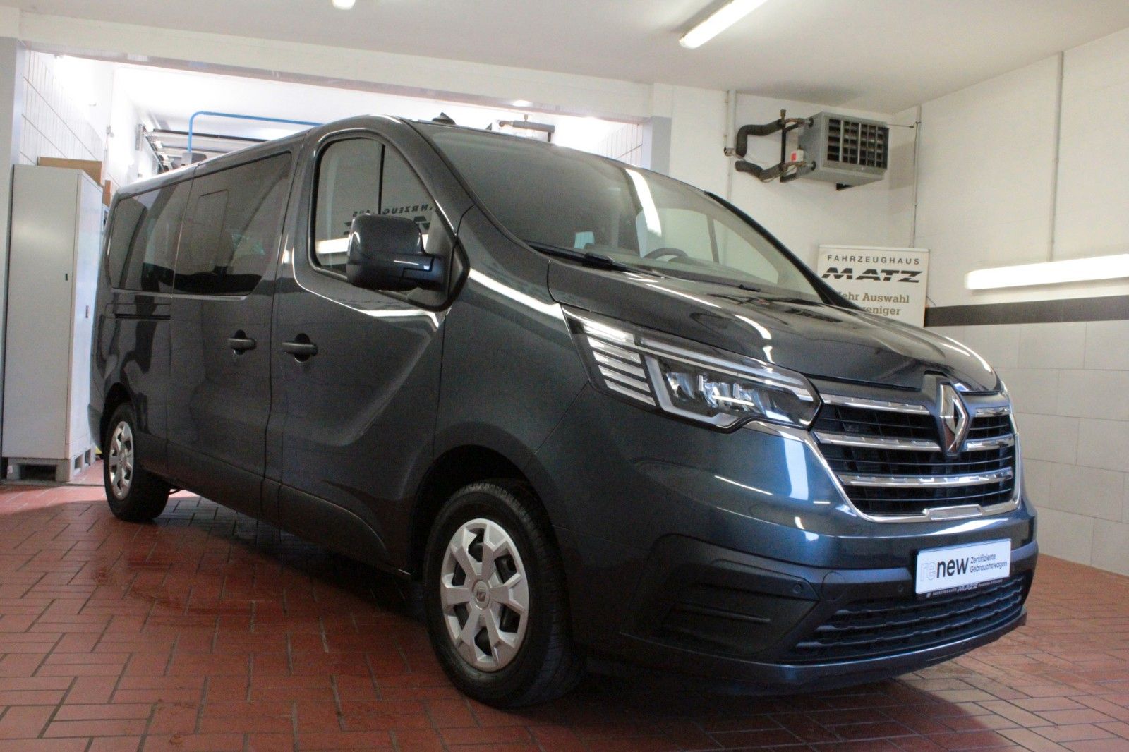 Fahrzeugabbildung Renault Trafic Grand L2H1 Blue DCI EDC Automatik
