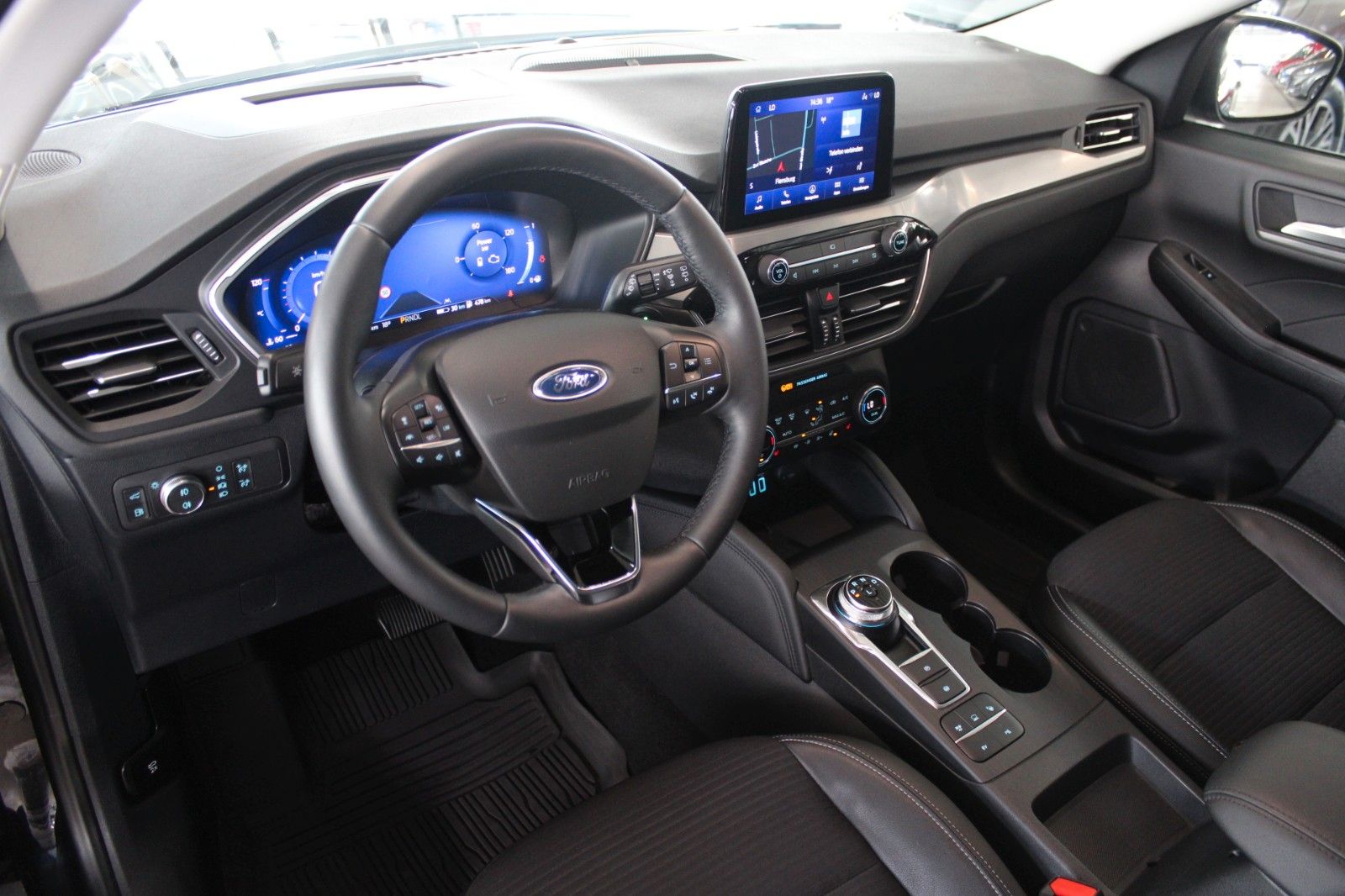 Fahrzeugabbildung Ford Kuga PHEV Titanium X AHK LED HUD 2xCam WinterP.