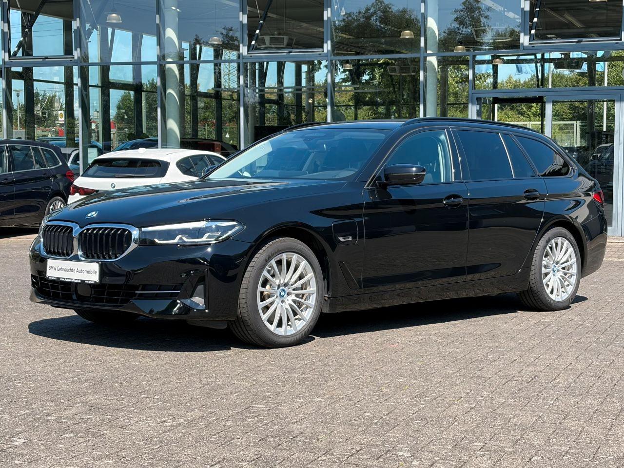 BMW 530e xDrive Touring / Sensatec / DAB / AHK schw.