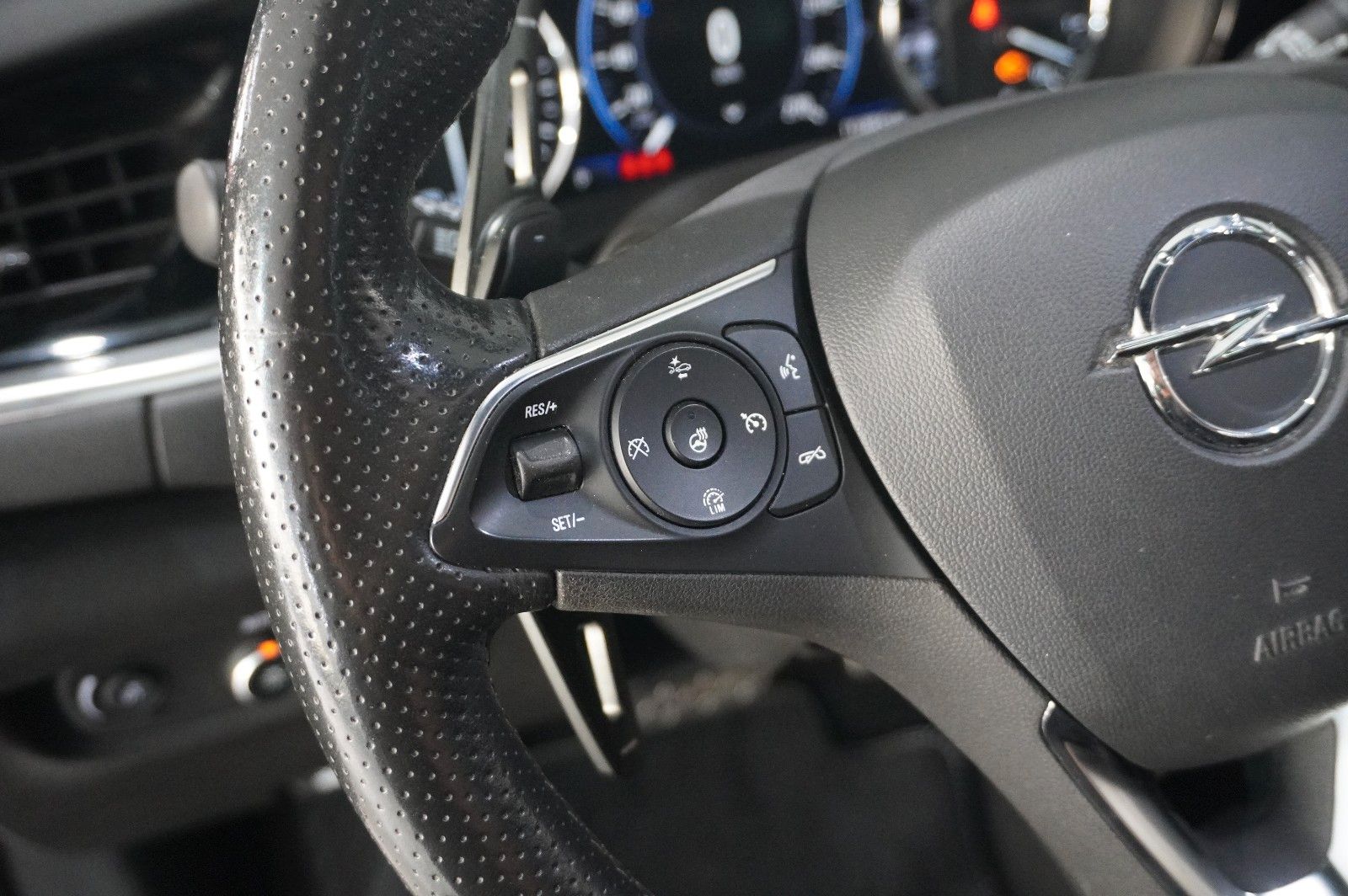 Fahrzeugabbildung Opel Insignia B ST 2.0D GSi 4X4 NAVI/LED/HUD/PANO/AHK