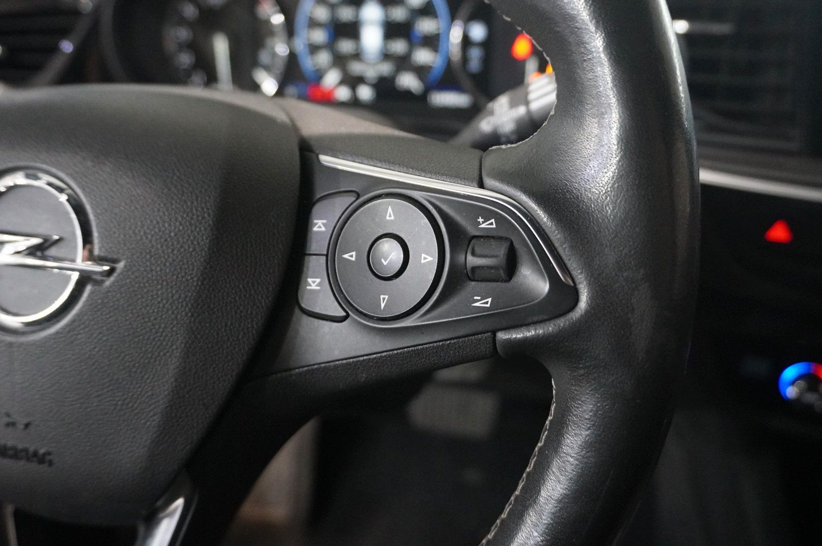 Fahrzeugabbildung Opel Insignia B ST 2.0D ELEGANCE NAVI/HUD/KAMERA/AHK