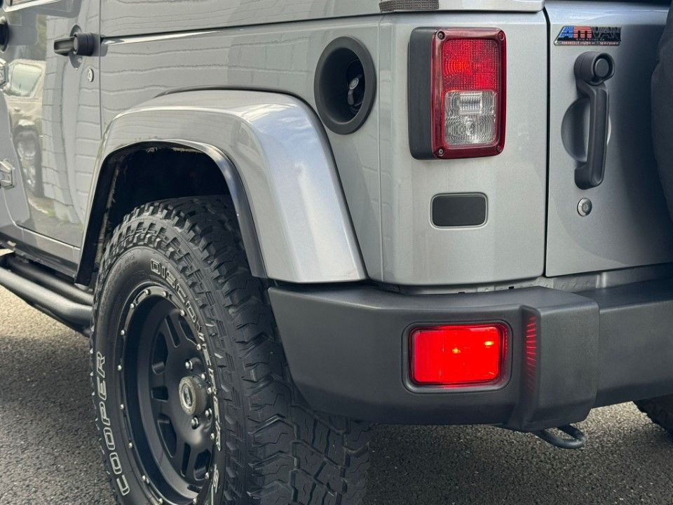 Fahrzeugabbildung Jeep Wrangler JK Unlimited Sport 3.6 Hard- Softtop