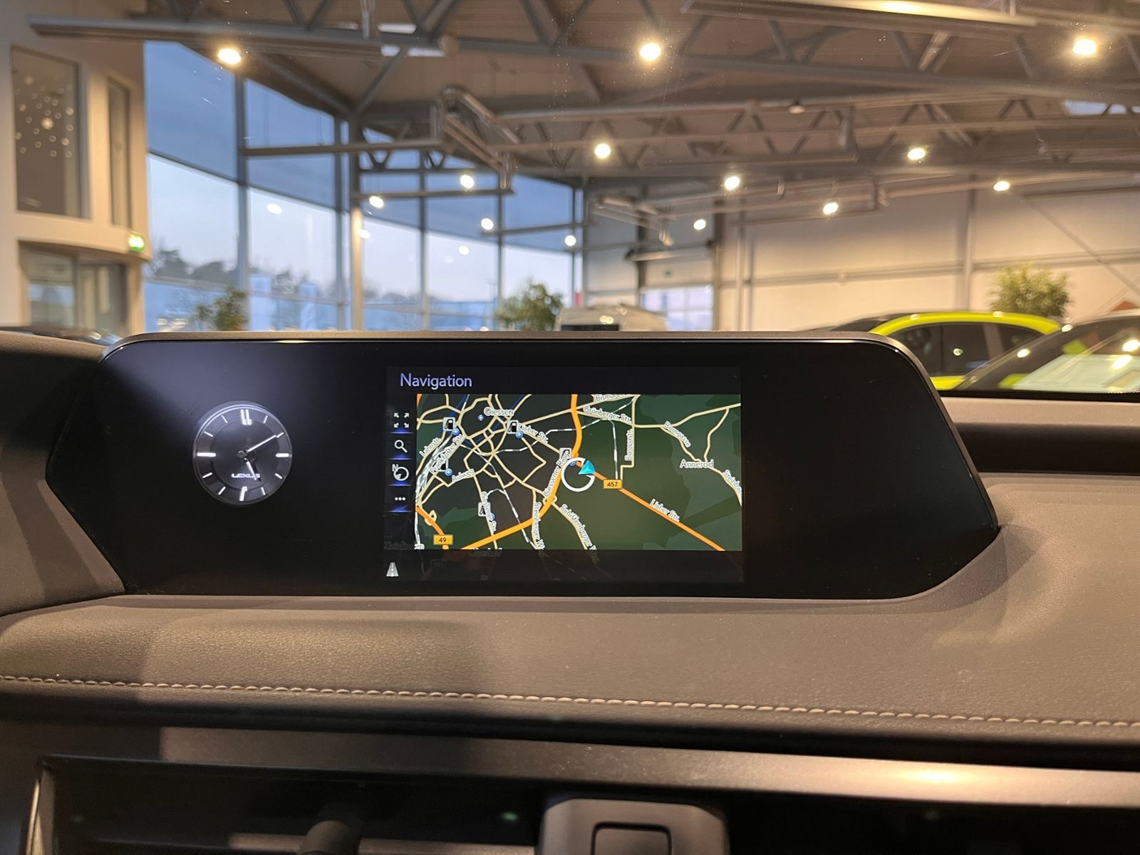 Fahrzeugabbildung Lexus UX 250h Launch Edition LED NAV SHZ PDC RFK 17"