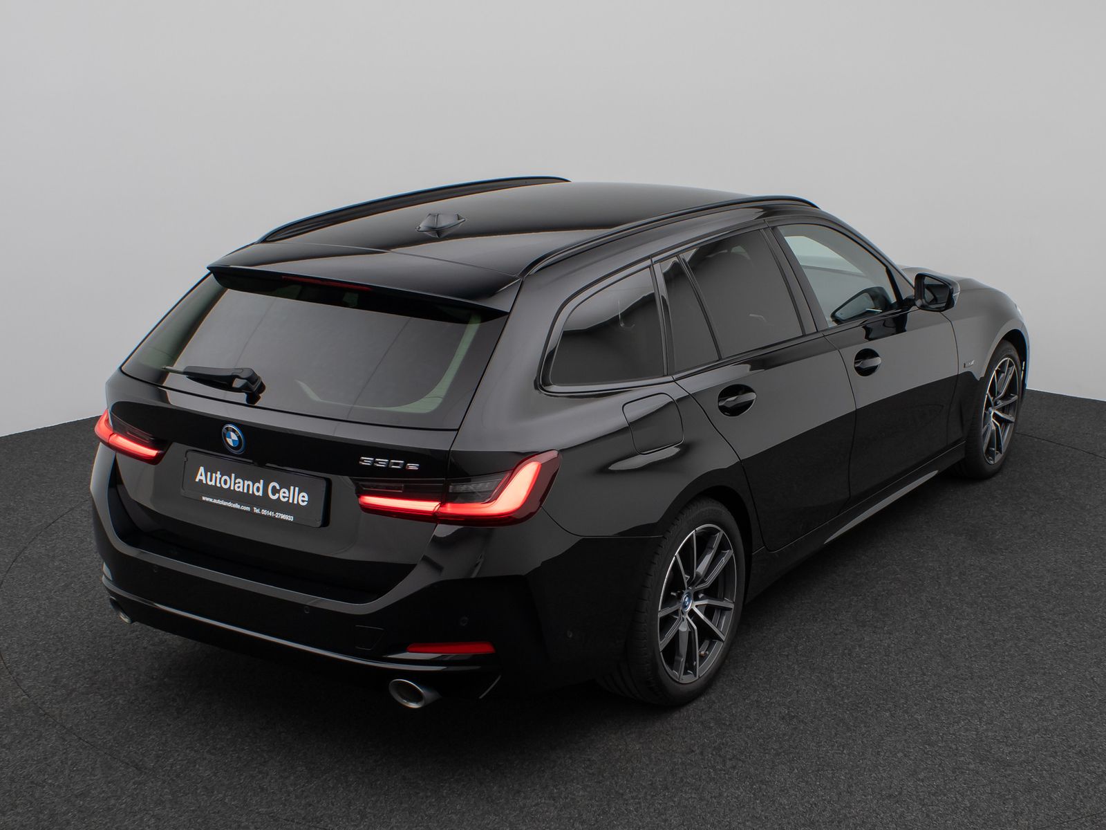 Fahrzeugabbildung BMW 330e Kamera HUD DAB H/K Stop&Go AHK Komfort LED