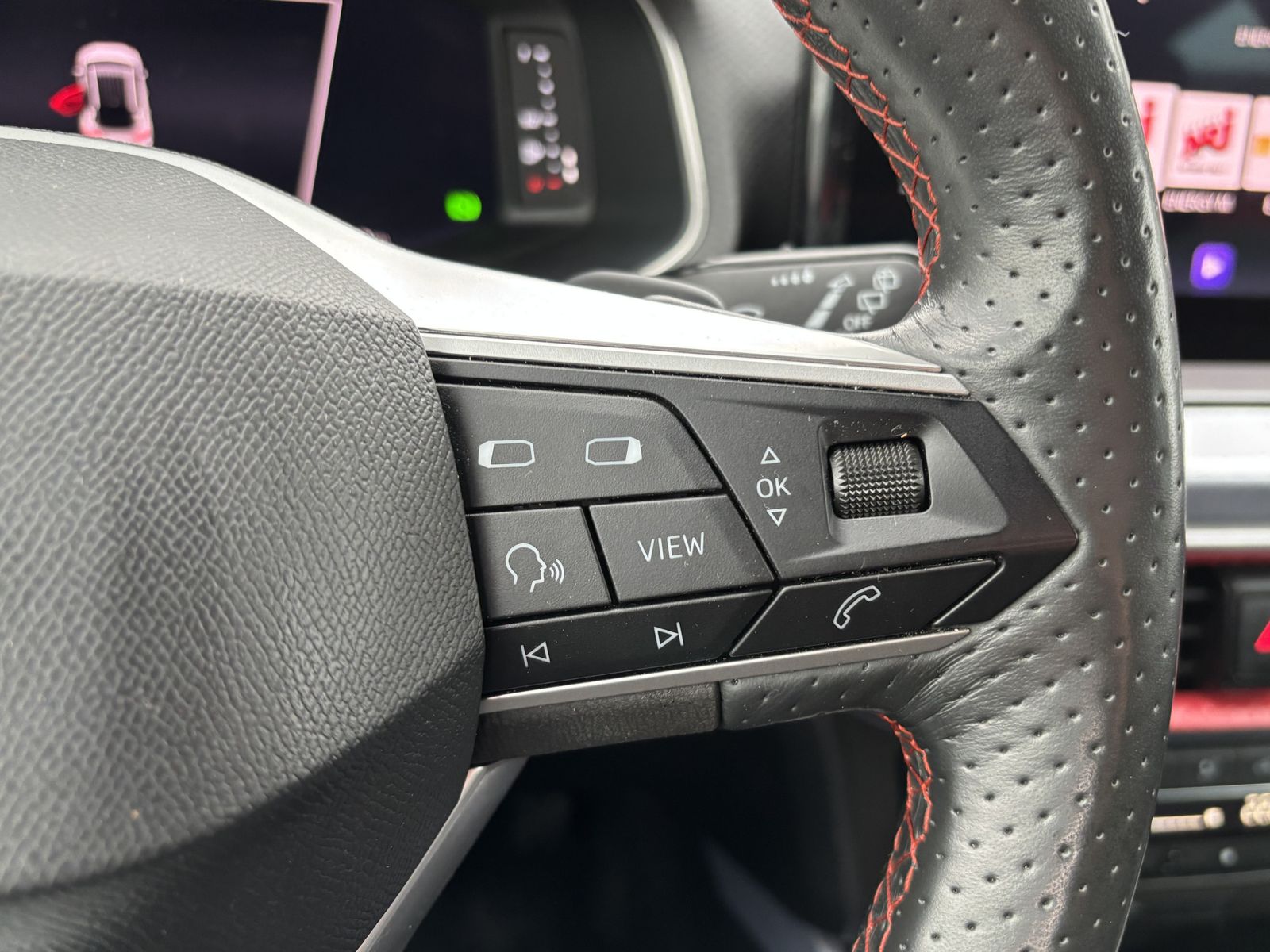 Fahrzeugabbildung SEAT Arona 1.5 TSI DSG FR Line-NAV-LED-KAMERA-VIRTUAL