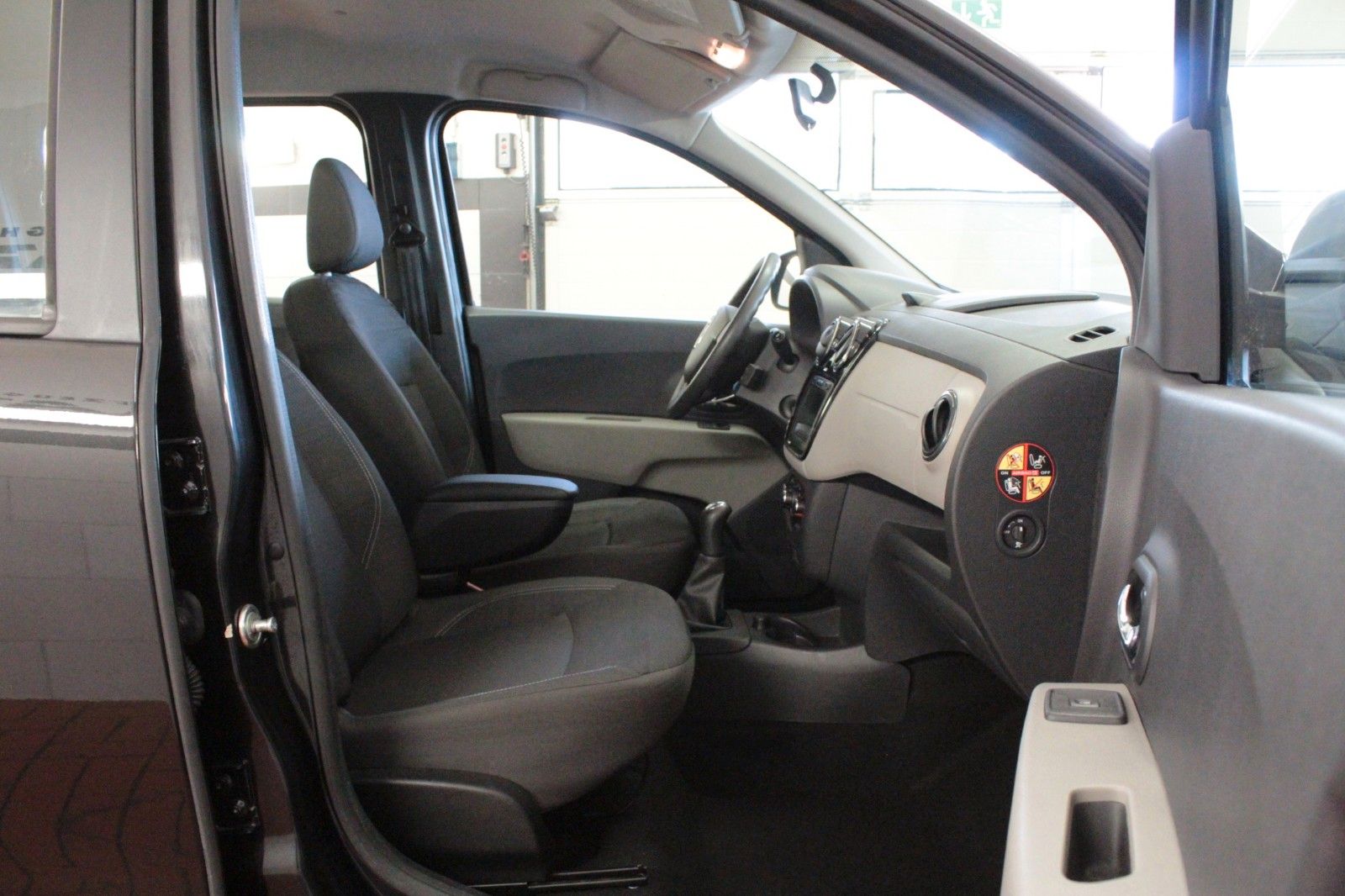 Fahrzeugabbildung Dacia Lodgy TCE 115  Lauréate *Navigation