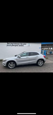 MERCEDES-BENZ Mercedes-Benz GLA 180 WM26: PANORAMADACH L...