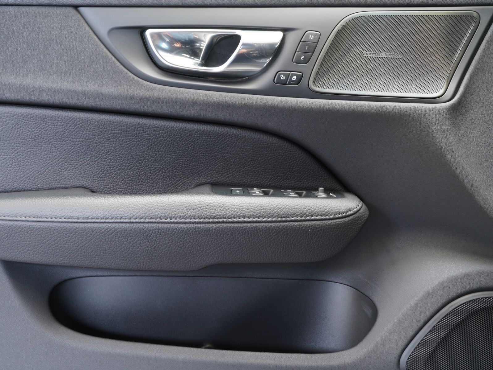 Fahrzeugabbildung Volvo V60 D4 AWD Inscription DAB/KAMERA/INTELLISAFE