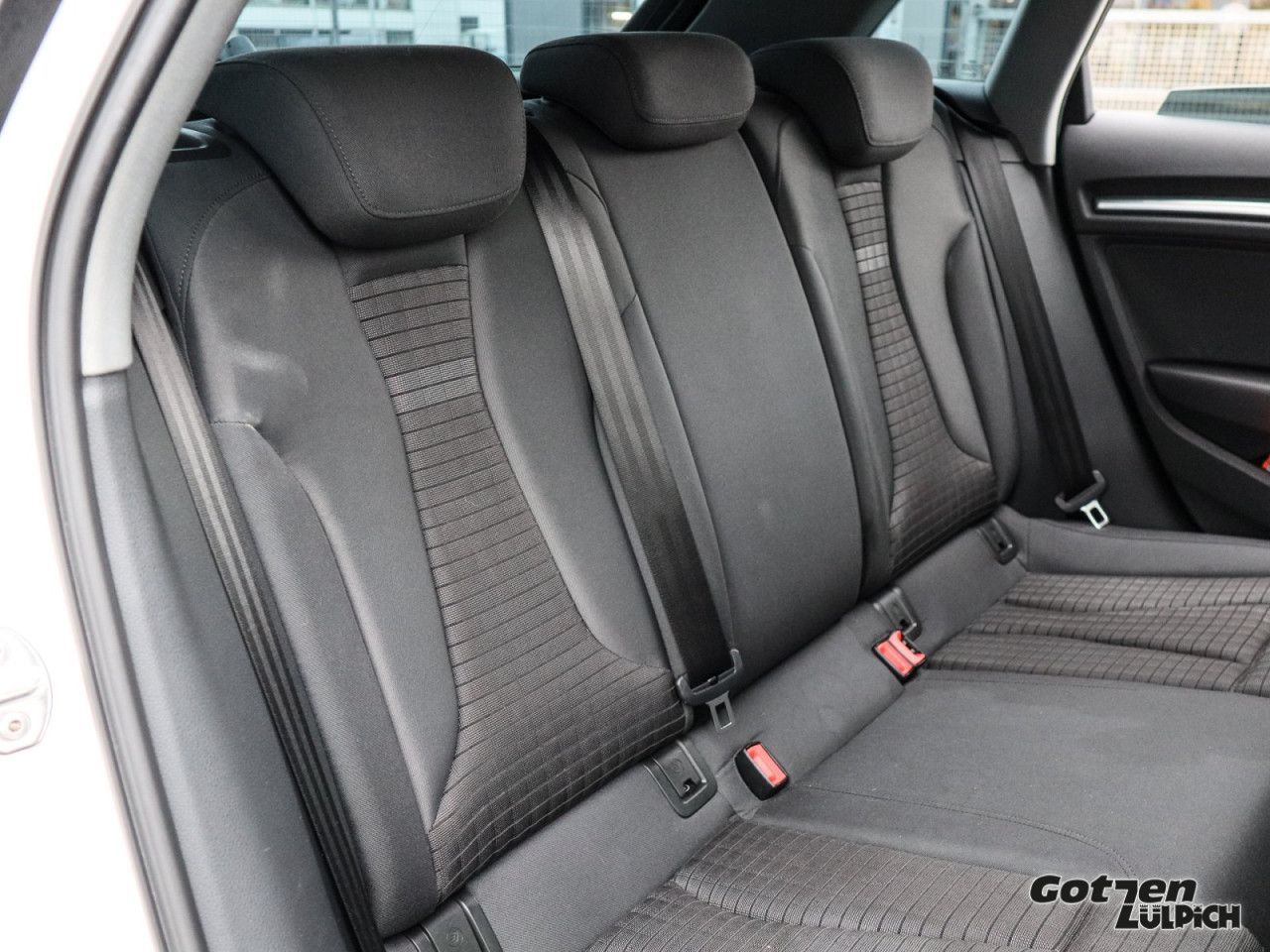 Fahrzeugabbildung Audi A3 Sportback 35 TFSI 1.5 sport Navi Paket S line