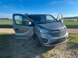 Opel Vivaro Bi Turbo Camper, AHK - Opel Vivaro aus 2015