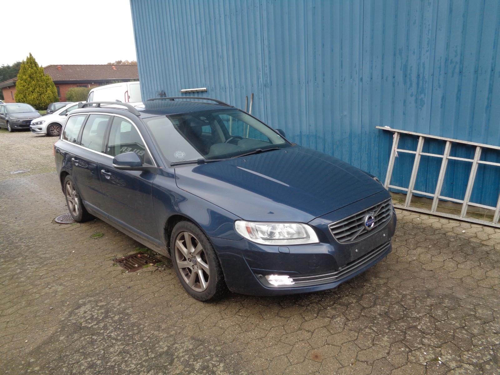 Volvo V70 2015 — rear view