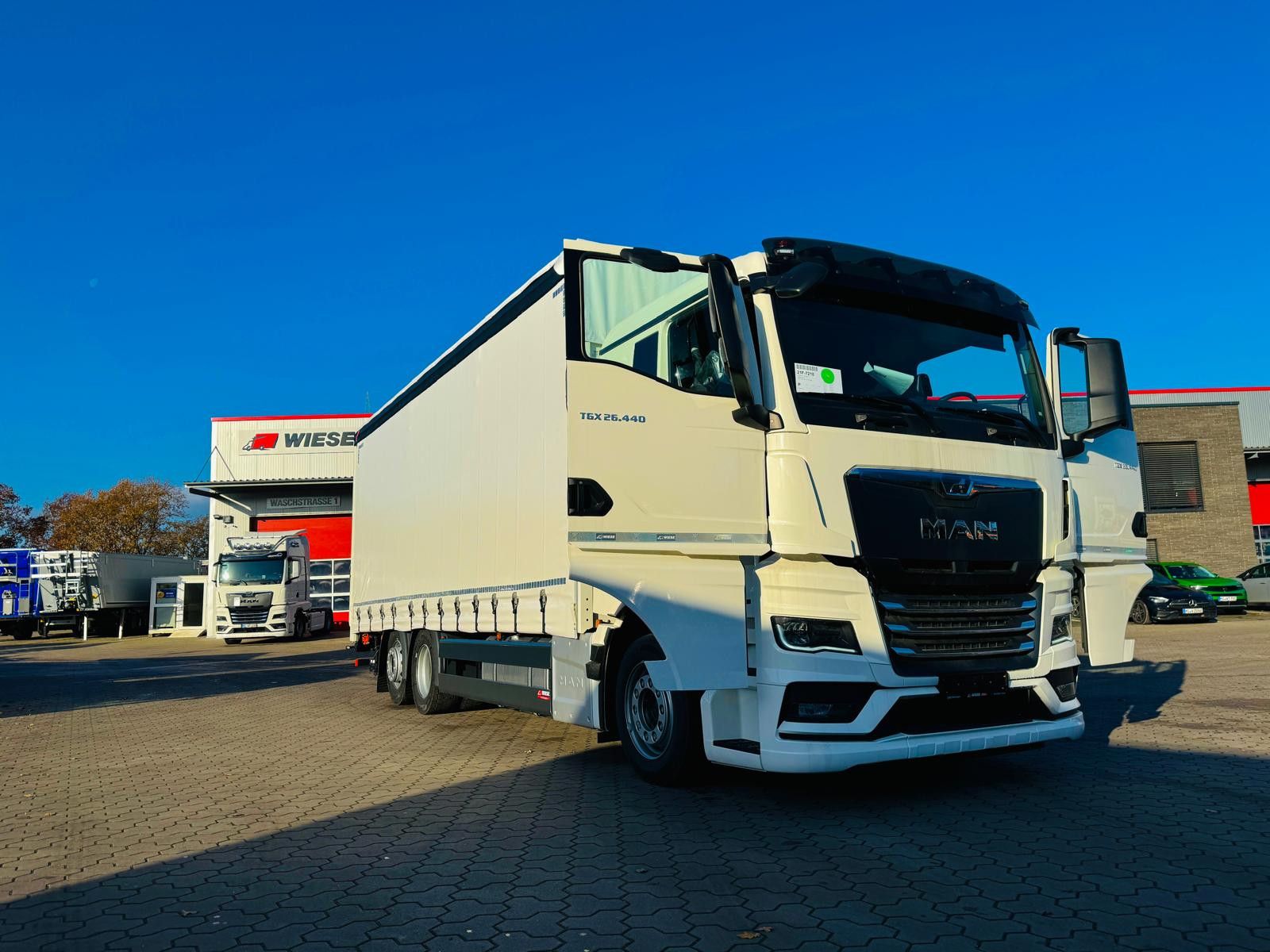 Fahrzeugabbildung MAN TGX 26.440 6x2 LL Schwerlast Ladebordwand/Rampe
