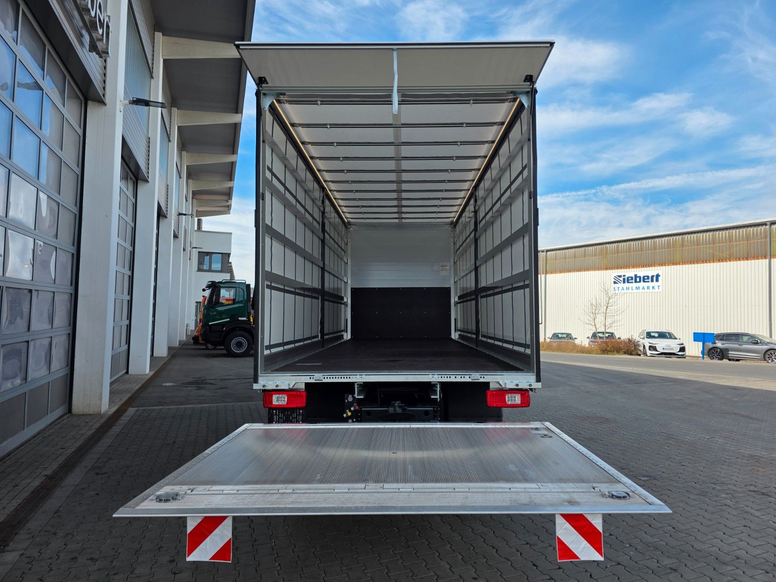 Fahrzeugabbildung Iveco S-Way AD190S40/P LBW Bär 2.000kg Spoiler