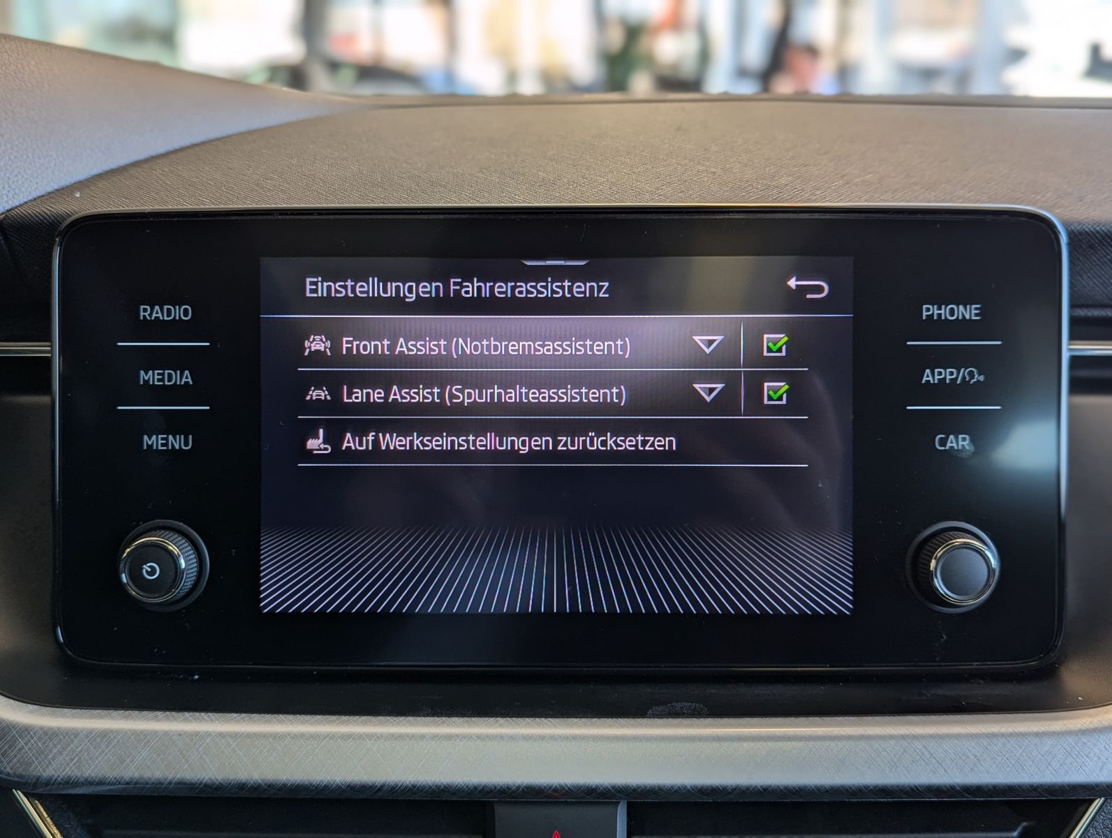 Fahrzeugabbildung SKODA Kamiq 1.0 TSI DSG Tour Cam Pano ACC SMART-LINK