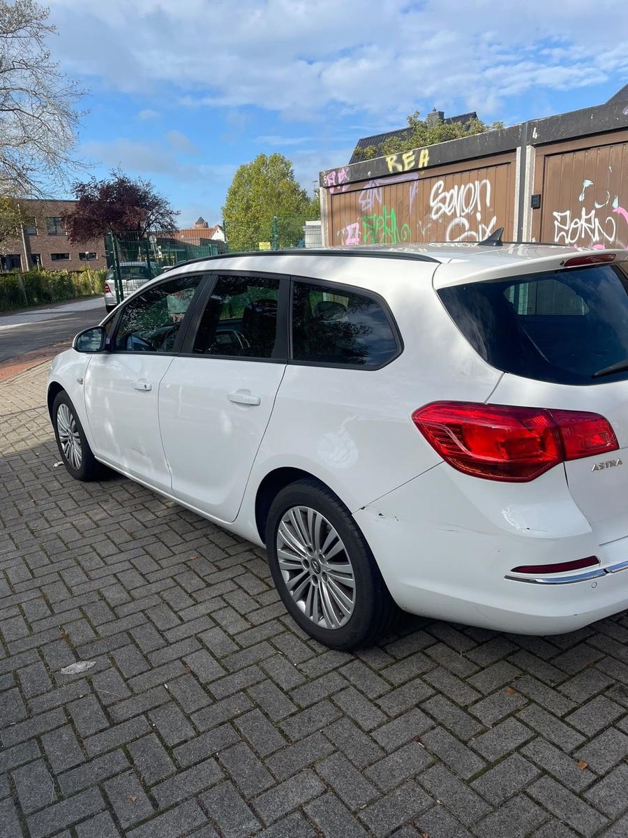Opel Astra 2015 — interior