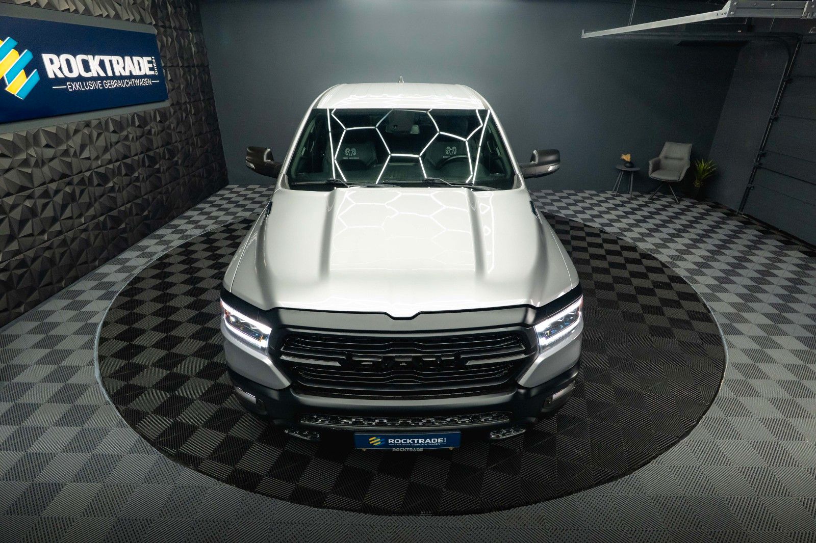 Fahrzeugabbildung Dodge RAM 5.7 V8 HEMI 4x4 OFFROAD Night-Paket *LED*