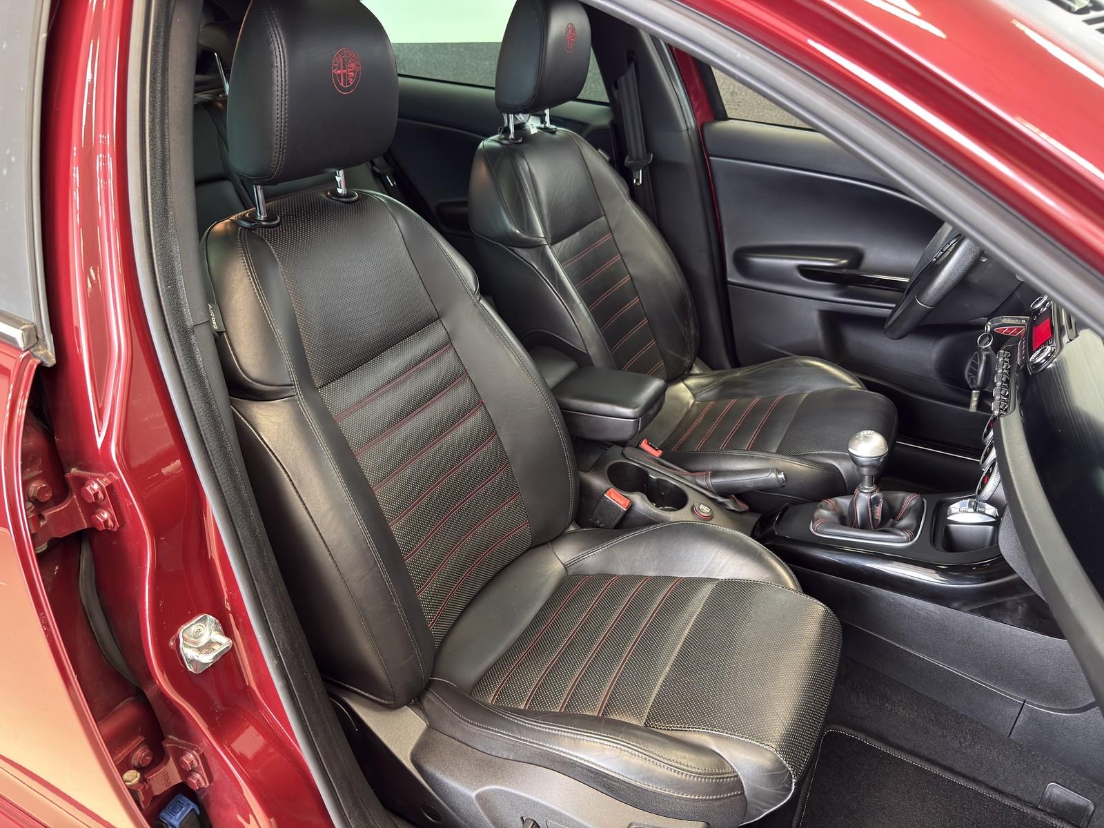 ALFA ROMEO GIULIETTA 1.8 TBI QUADRIFOGLIO VERDE 235ch - INTERIEUR CUIR - TOIT PANORAMIQUE - FREINS BREMBO - PHARES XÉNON