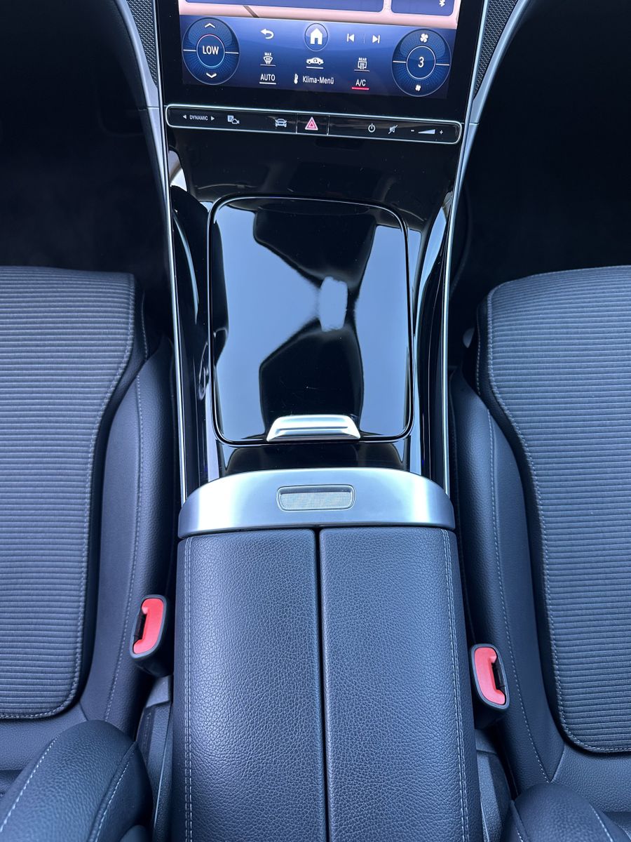Fahrzeugabbildung Mercedes-Benz C 220d Avantgarde Advanced NAV+LED+ACC+VCOCK+KAM
