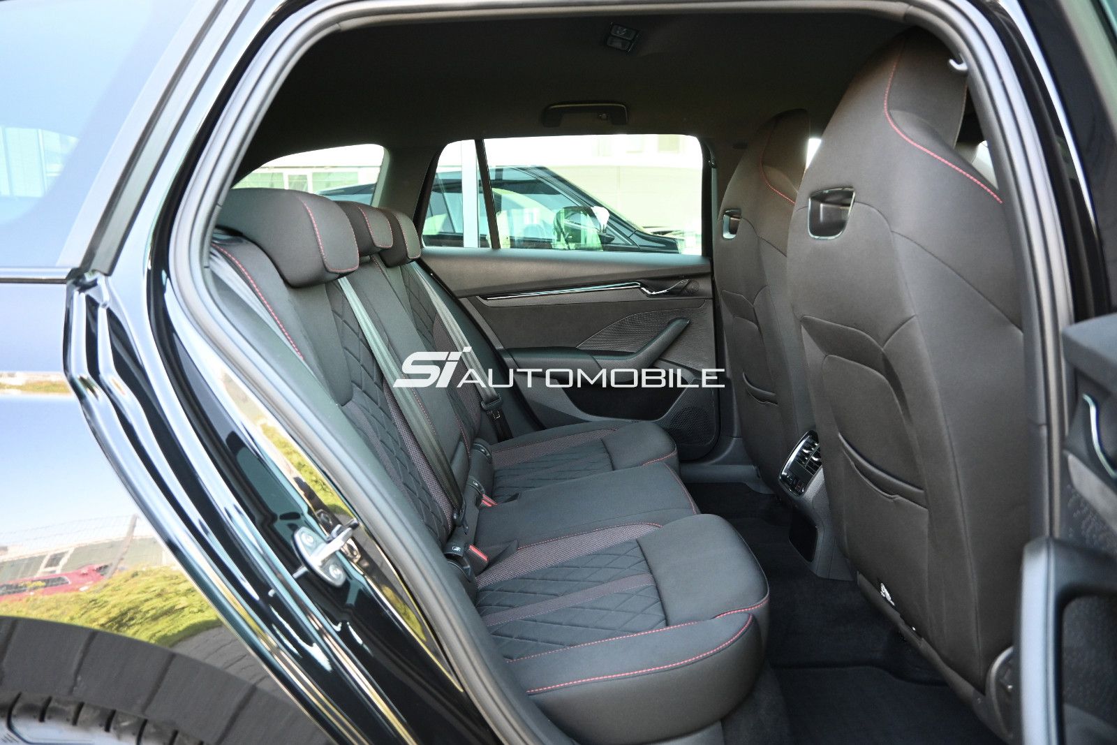 Fahrzeugabbildung SKODA Octavia 2.0 TDI DSG RS COMBI °ACC°AHK°HEAD-UP°