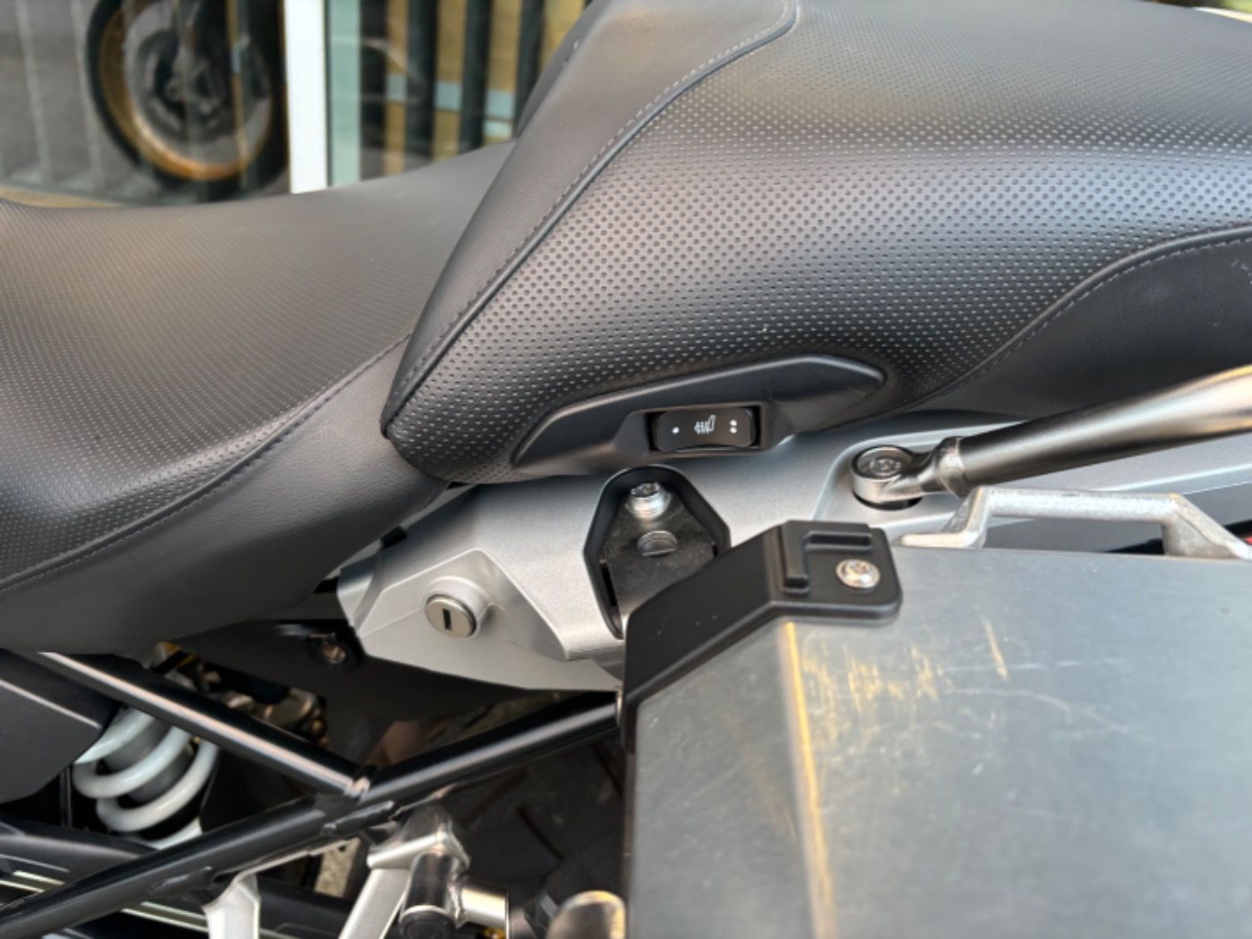 Fahrzeugabbildung BMW R 1250 GS ADVENTURE Sondermodell Triple Black Ti