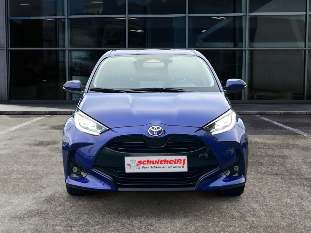 Fahrzeugabbildung Toyota Yaris Hybrid 116 1.5 VVT-i Team Deutschland