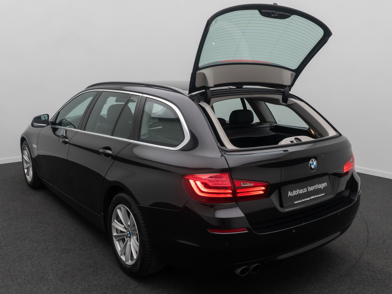 Fahrzeugabbildung BMW 530d NaviProf GeschwindigReg PDC Bi-Xenon Leder