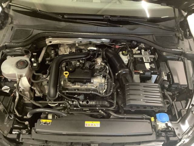 Golf United 1,0  TSI 81 kW  LED, SHZ, Navi, ACC