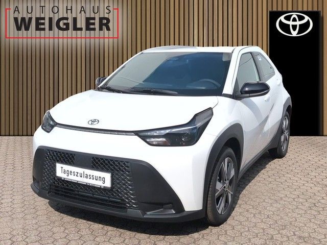 Toyota Aygo X Aygo X Hybrid Active kaufen bei Autohaus Weigler Leverkusen