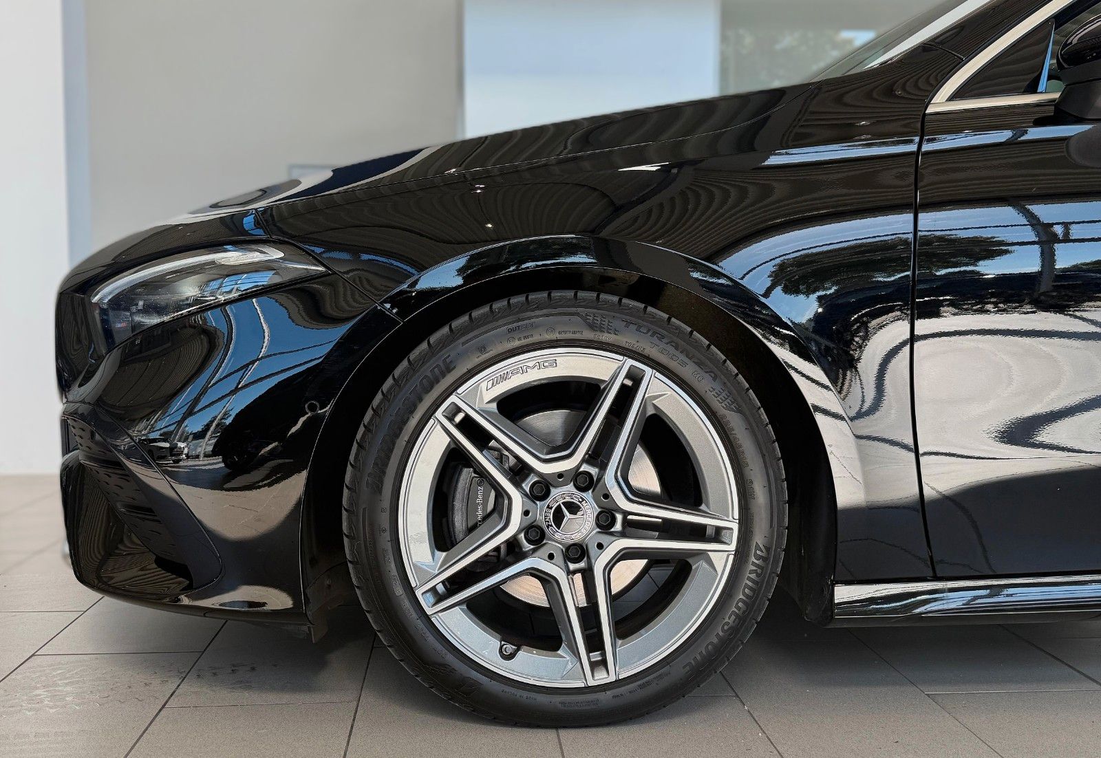 Mercedes-Benz A 180 AMG MBUX CAM tLEDER CARPLAY LED VIRTUAL foto 5