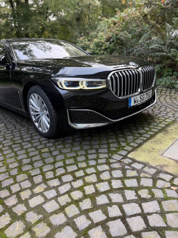 Image of BMW 750