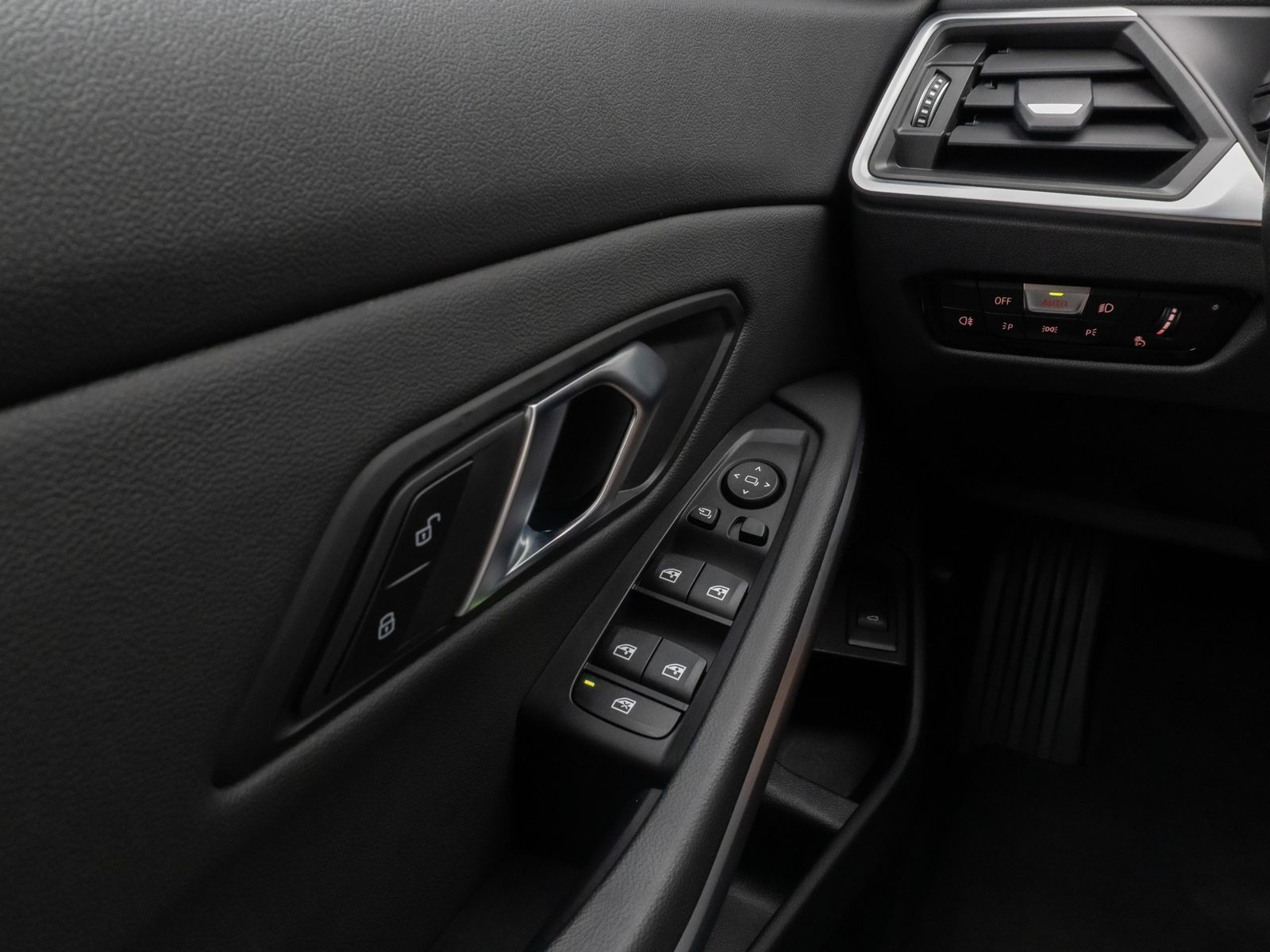 Fahrzeugabbildung BMW 318i M Sport Kamera HUD DAB HiFi Fernlichtassist