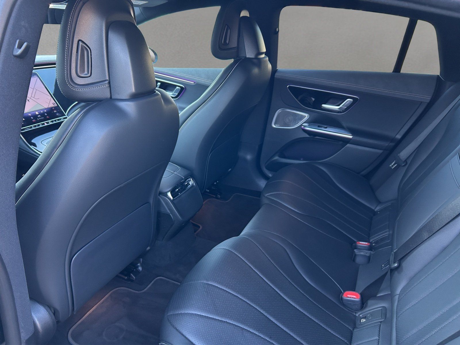 Fahrzeugabbildung Mercedes-Benz EQE 300 Advanc+ DISTRO Memo AIRMATIC Burme KeyGo