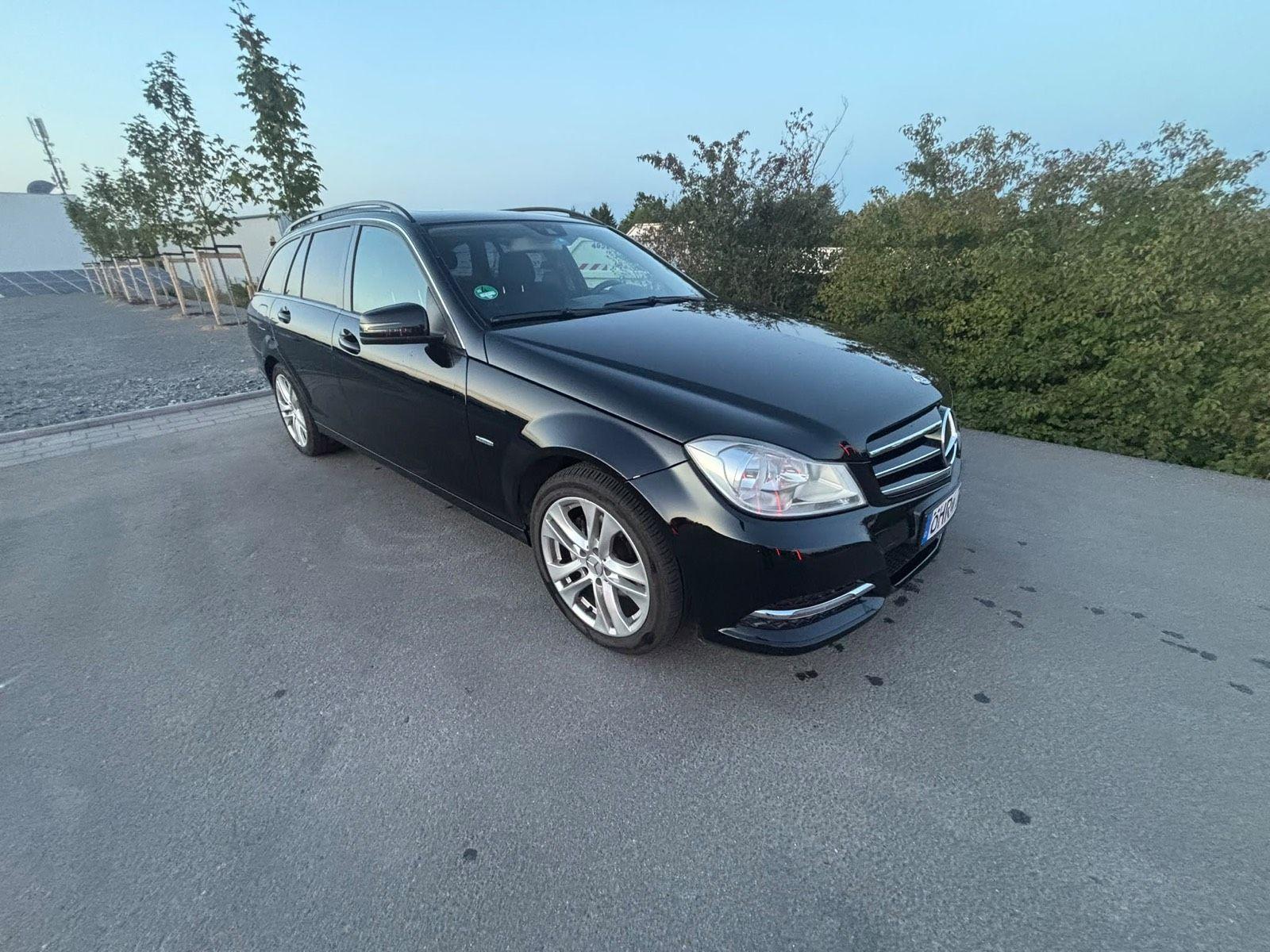 Mercedes-Benz C220 2011 — вигляд ззаду