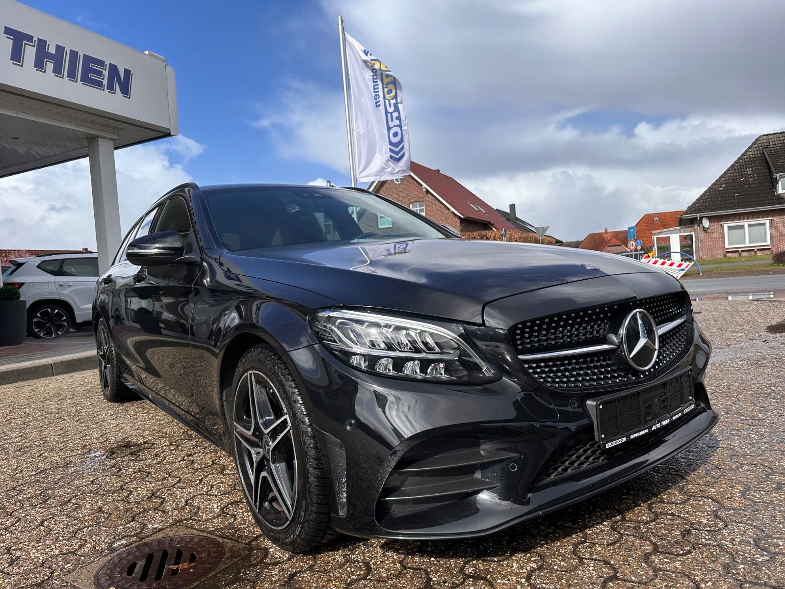 Fahrzeugabbildung Mercedes-Benz C 300 T-Modell AMG Line Night/AHK/LED/Navi/eHeck