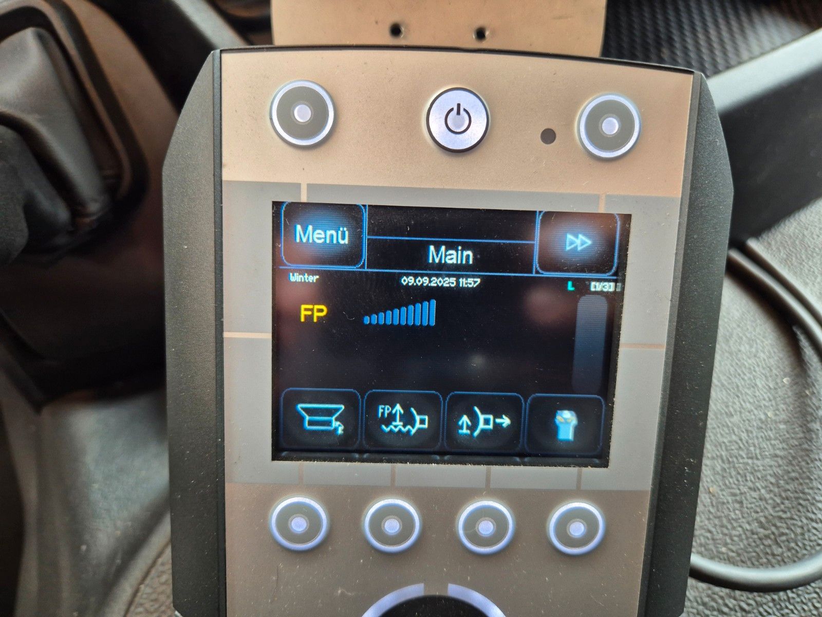 Fahrzeugabbildung Iveco X-Way AT300X48Z/P HR OFF 6x4 Hiab Winterdienst