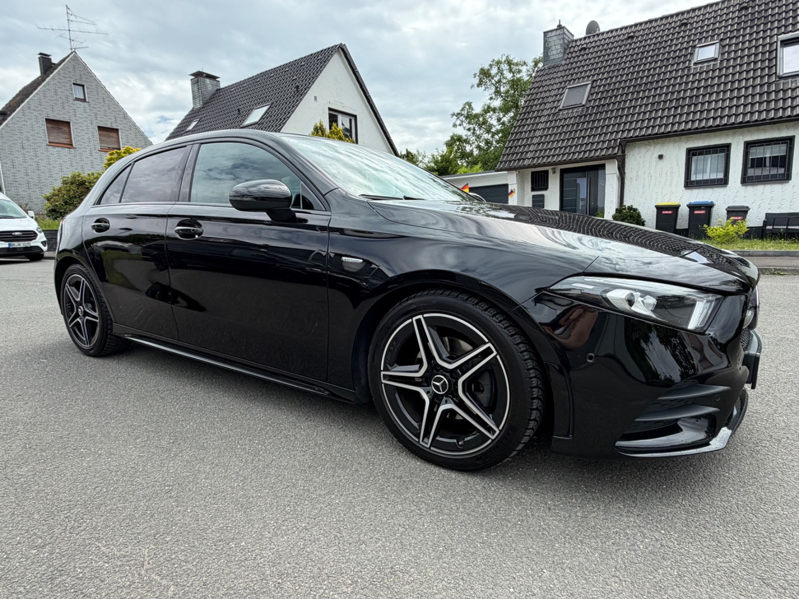 MERCEDES-BENZ A 200 d / AMG Line 