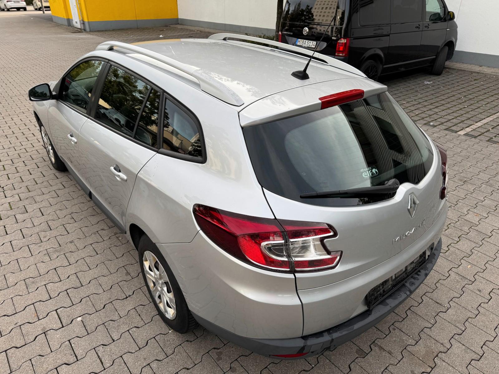 Renault Megane 2011 — photo 19