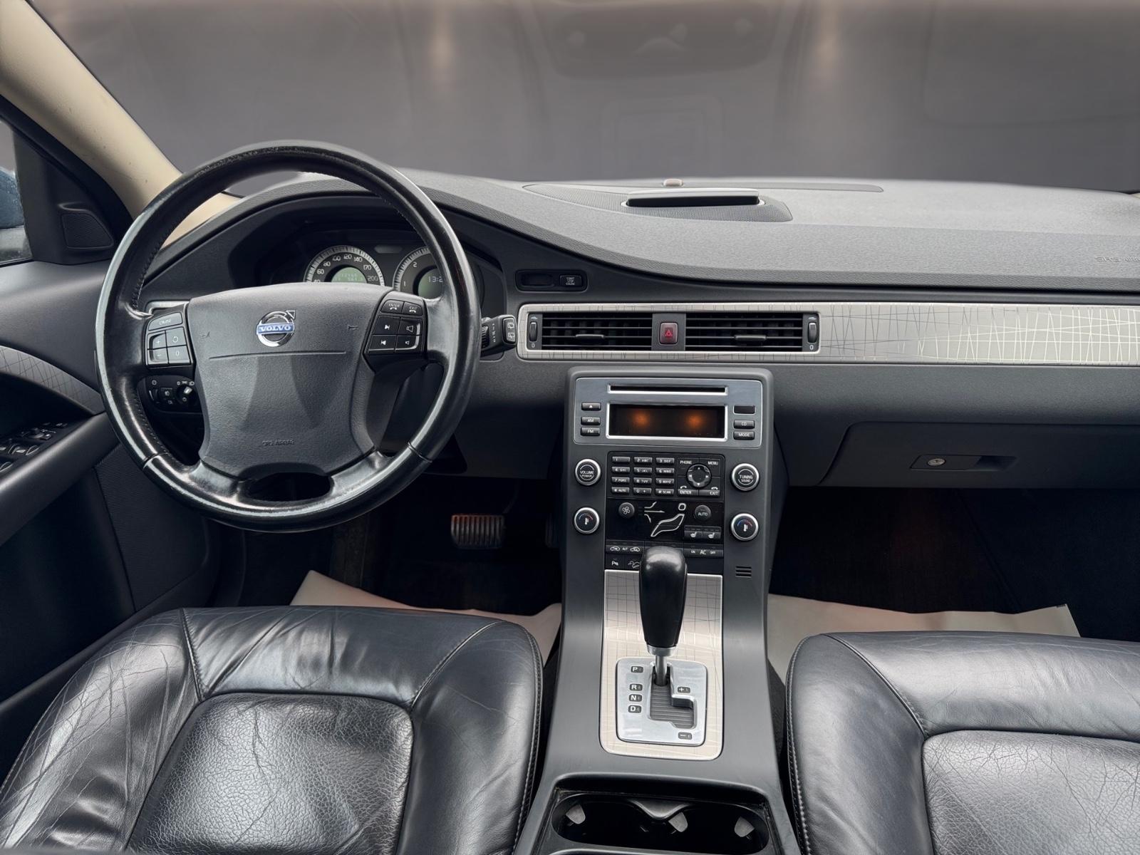 VOLVO XC70 2.4 D5 185CH MOMENTUM AWD