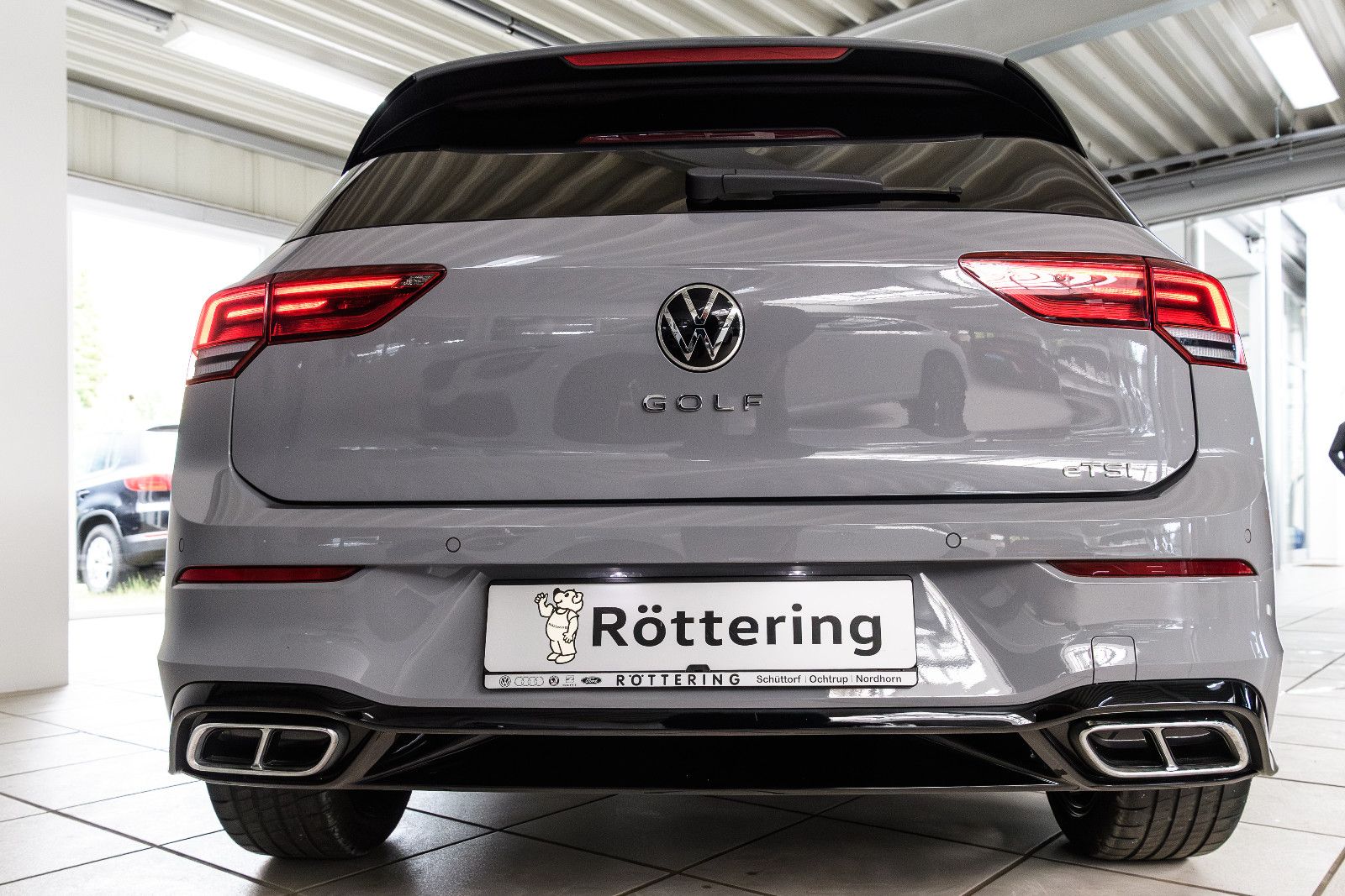 Fahrzeugabbildung Volkswagen Golf VIII R-Line 1.5 eTSI LED+KAMERA+APP+SHZ