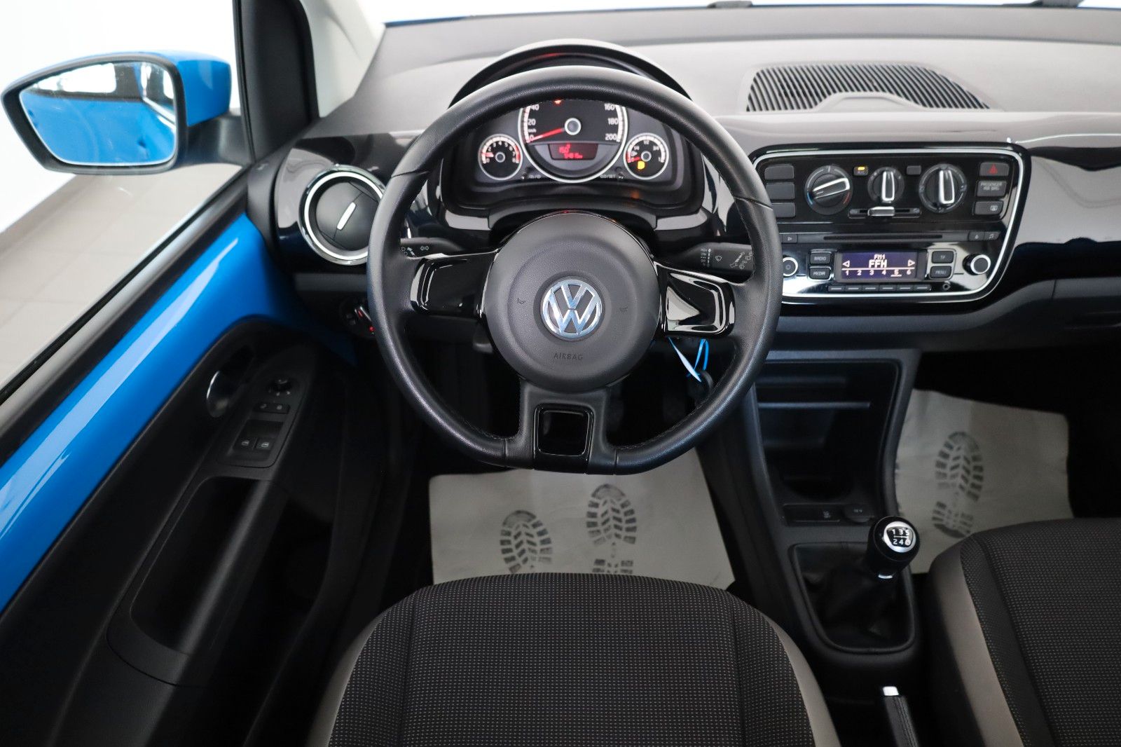 Fahrzeugabbildung Volkswagen up! high up! Klima, 8-fach bereift