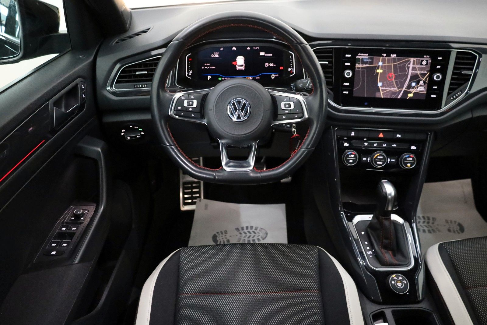Fahrzeugabbildung Volkswagen T-Roc Sport 4M Navi,ACC,Kamera,Carplay,AHK,SR+WR